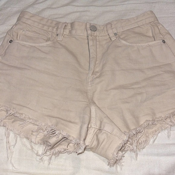 blank nyc // the barrow frayed shorts - Picture 6 of 12
